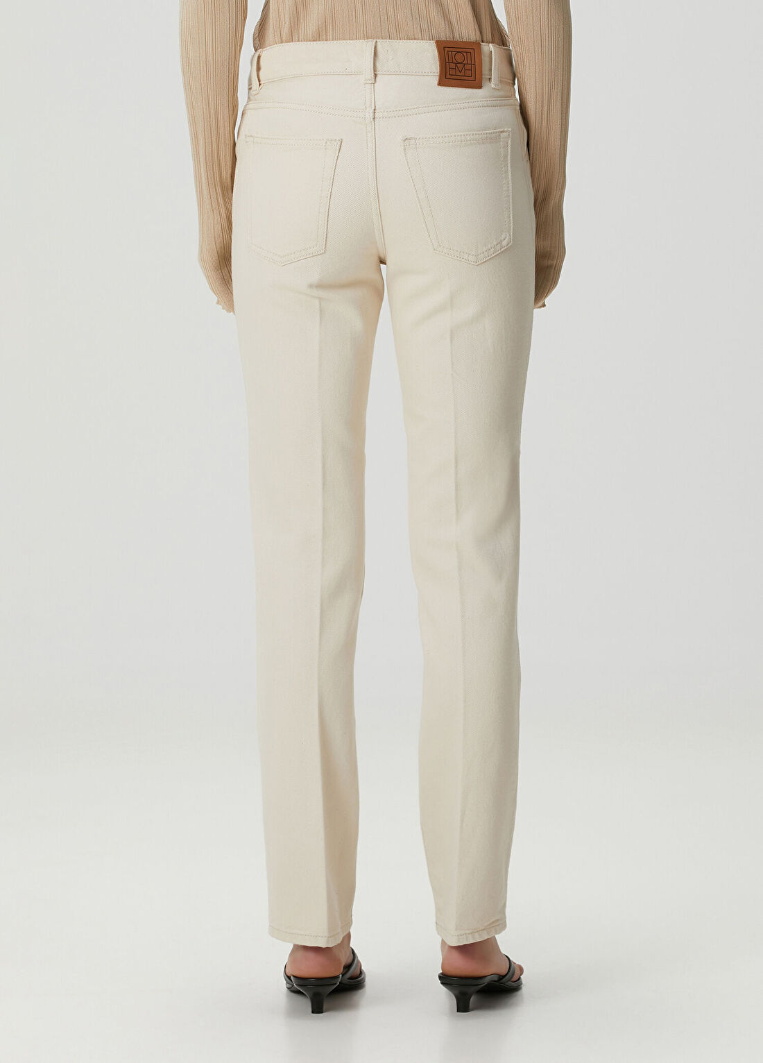 Toteme Low Slim Ekru Jean Pantolon görsel 4