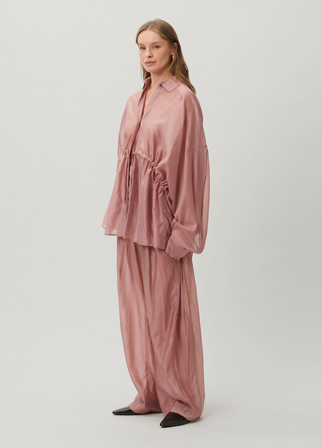 The Latest Pembe Büzgü Detaylı Gömlek görsel 2