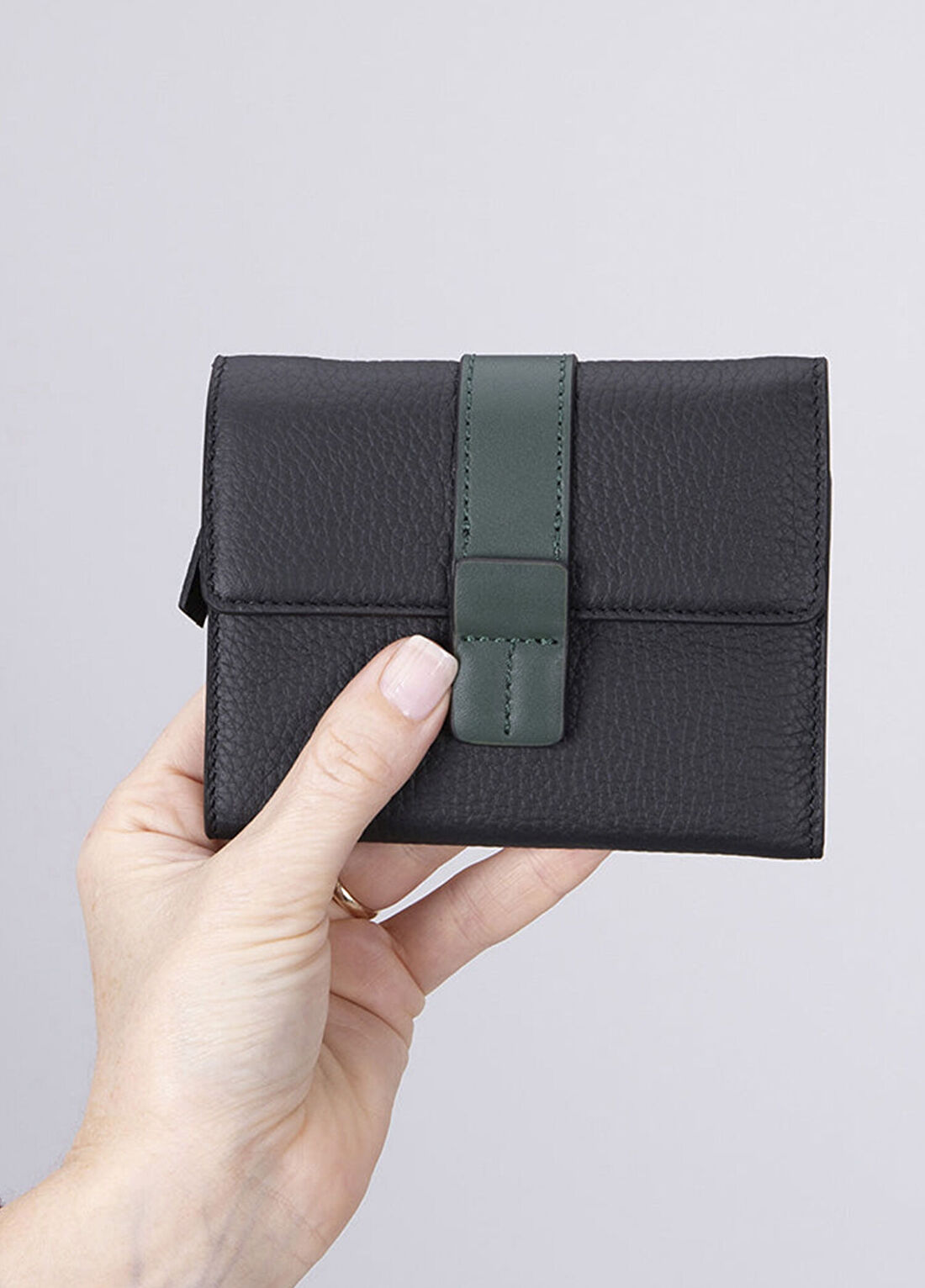 Bloominbag Liora ColorBand Siyah Zümrüt Yeşili Deri Kadın Cüzdan görsel 4