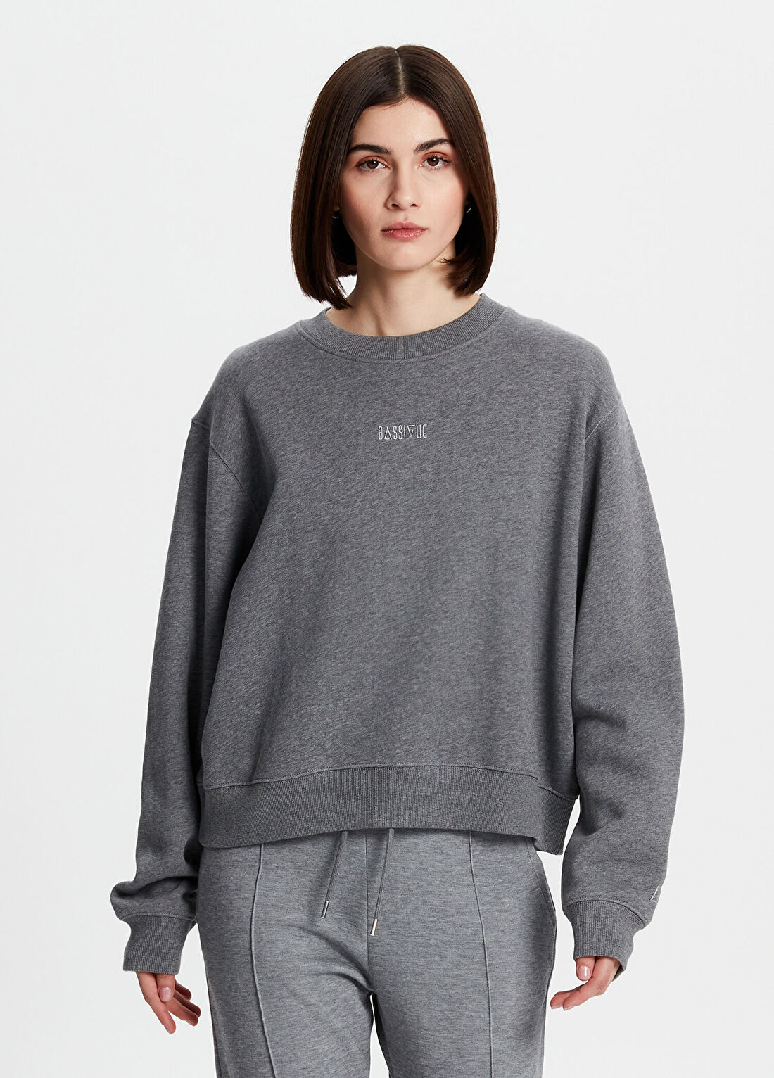 Bassigue Gri Bisiklet Yaka Kadın Sweatshirt