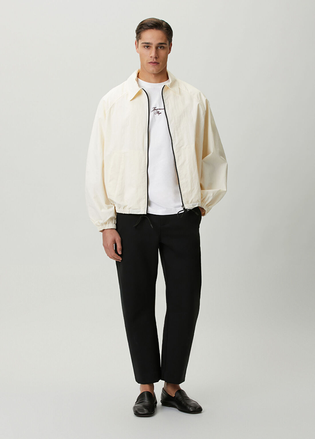 Jacquemus Beyaz Logo Nakışlı Yağmurluk görsel 2