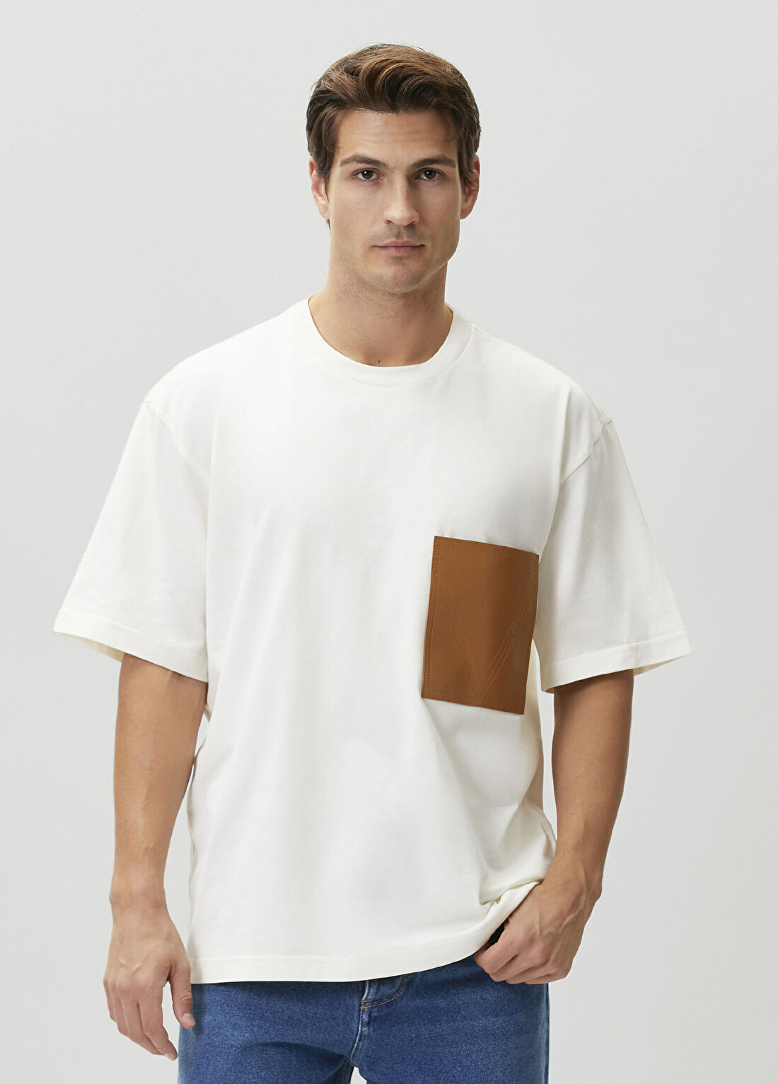 Bottega Veneta Beyaz Kontrast Cepli T-shirt
