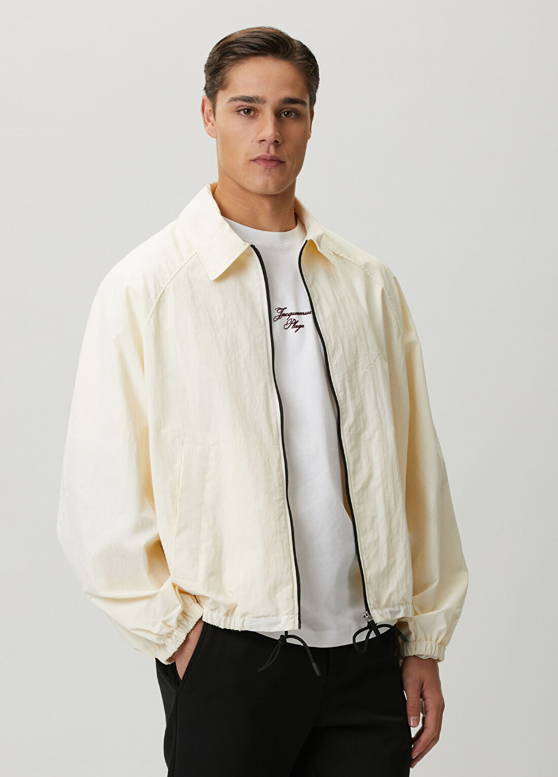 Jacquemus Beyaz Logo Nakışlı Yağmurluk