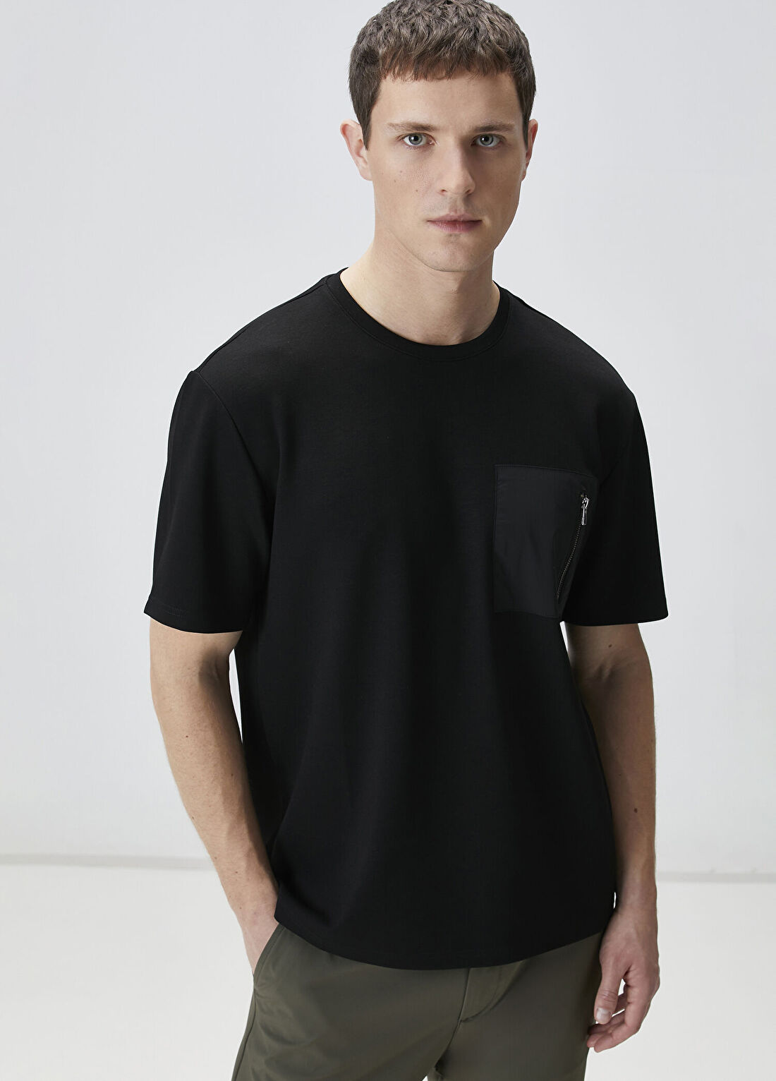 Network Comfort Fit Siyah Göğüs Cep Detaylı T-shirt