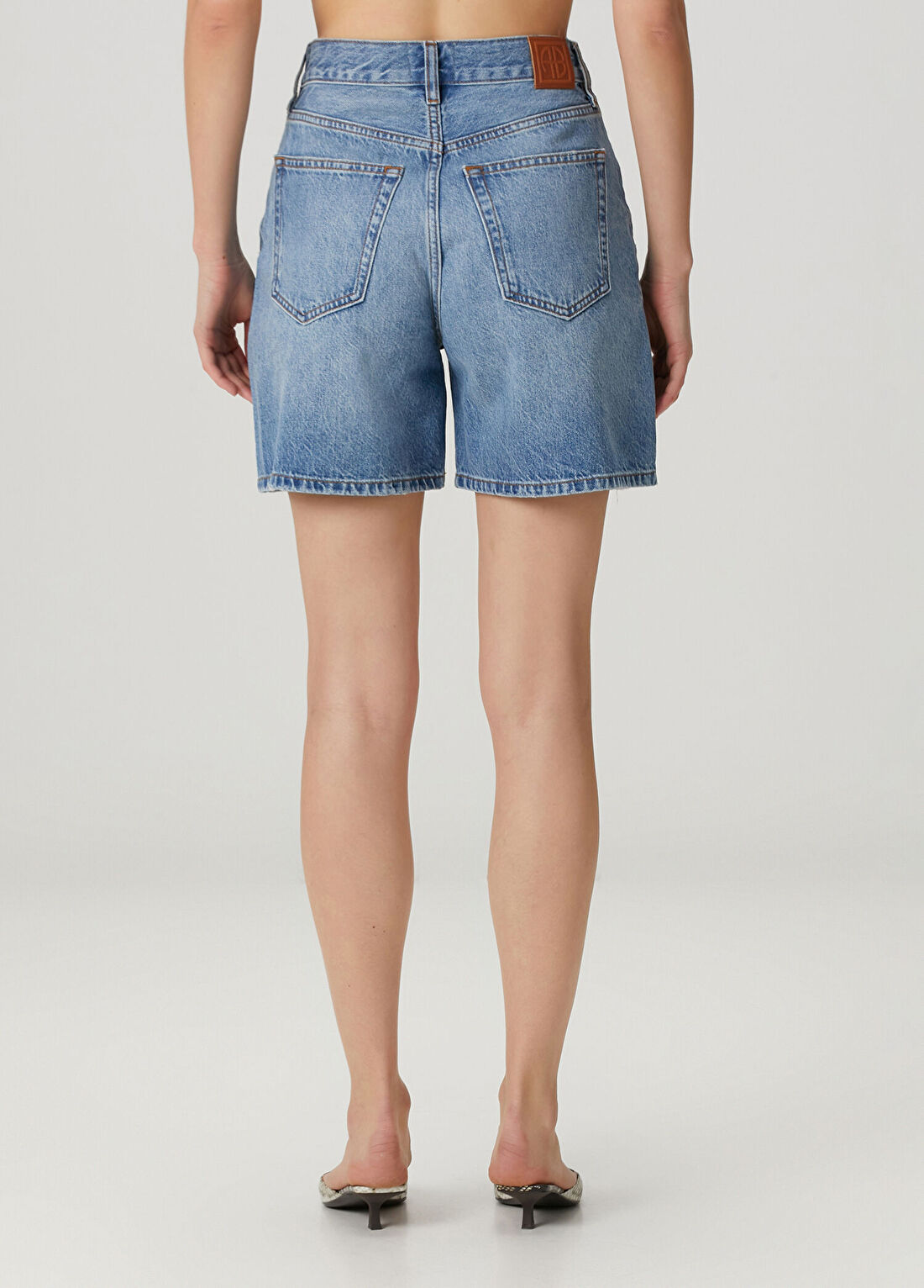 Anine Bing Heath Mavi Denim Şort görsel 4