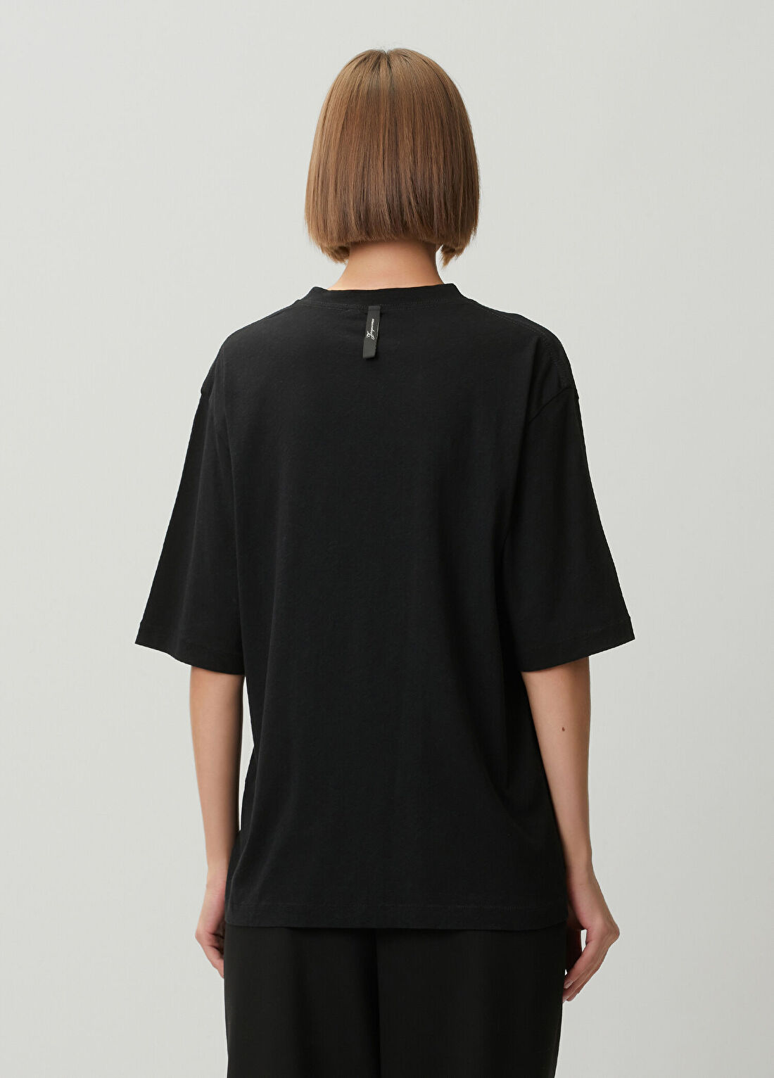 Jacquemus Siyah Logo Baskılı T-shirt görsel 4