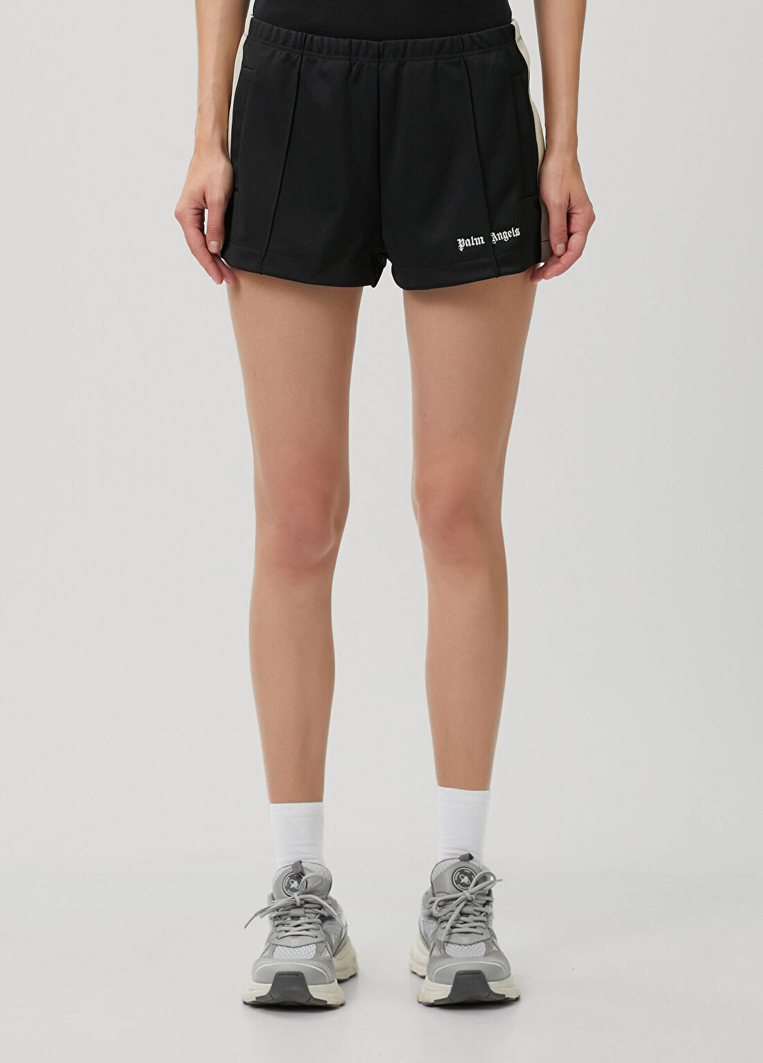 Palm Angels Siyah Beyaz Şeritli Şort görsel 2