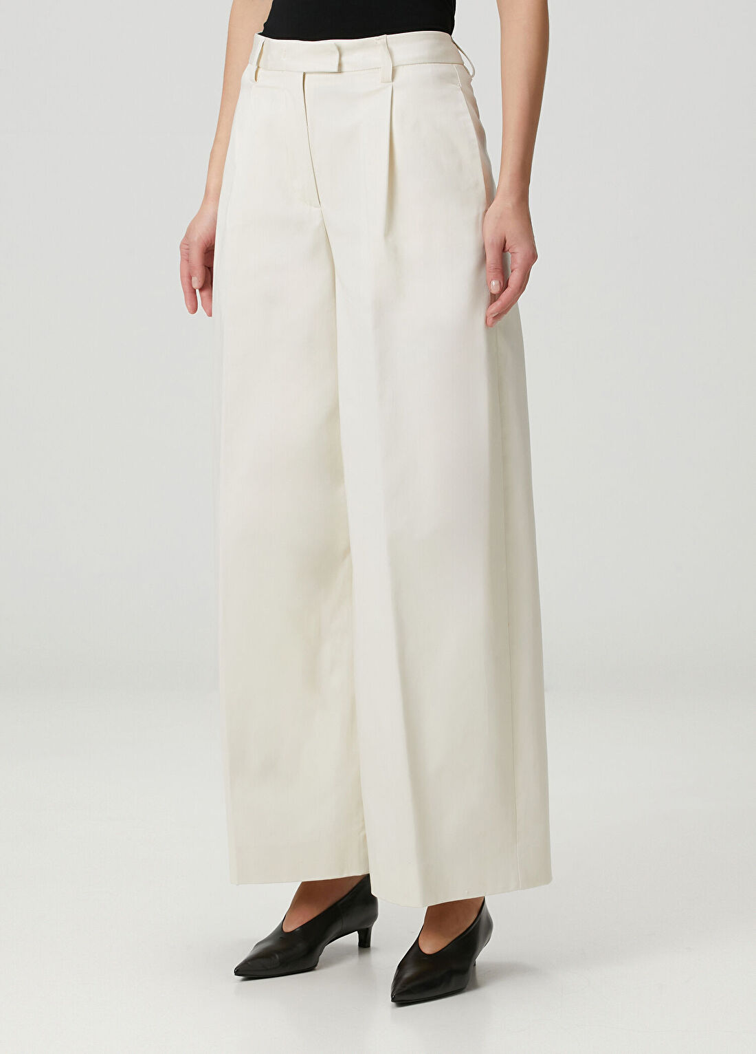 The Latest Deva Krem Pantolon görsel 3