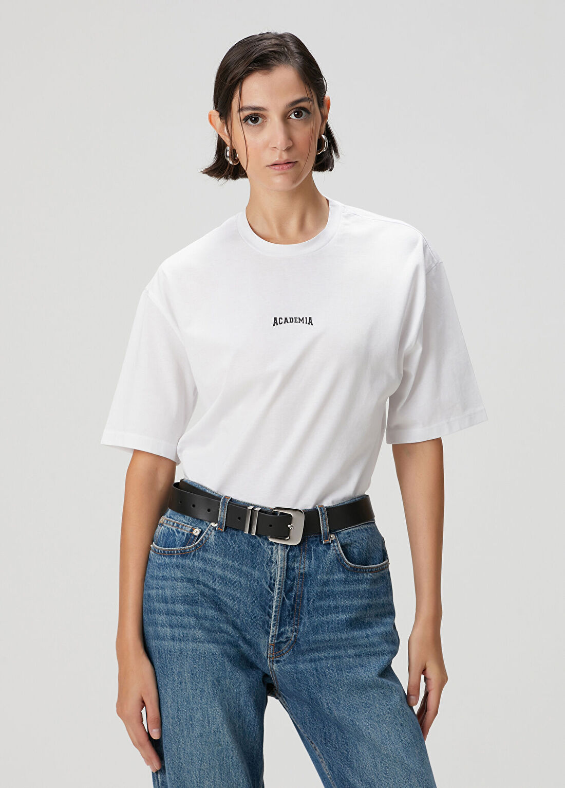 Academia Beyaz Bisiklet Yaka Logolu T-shirt
