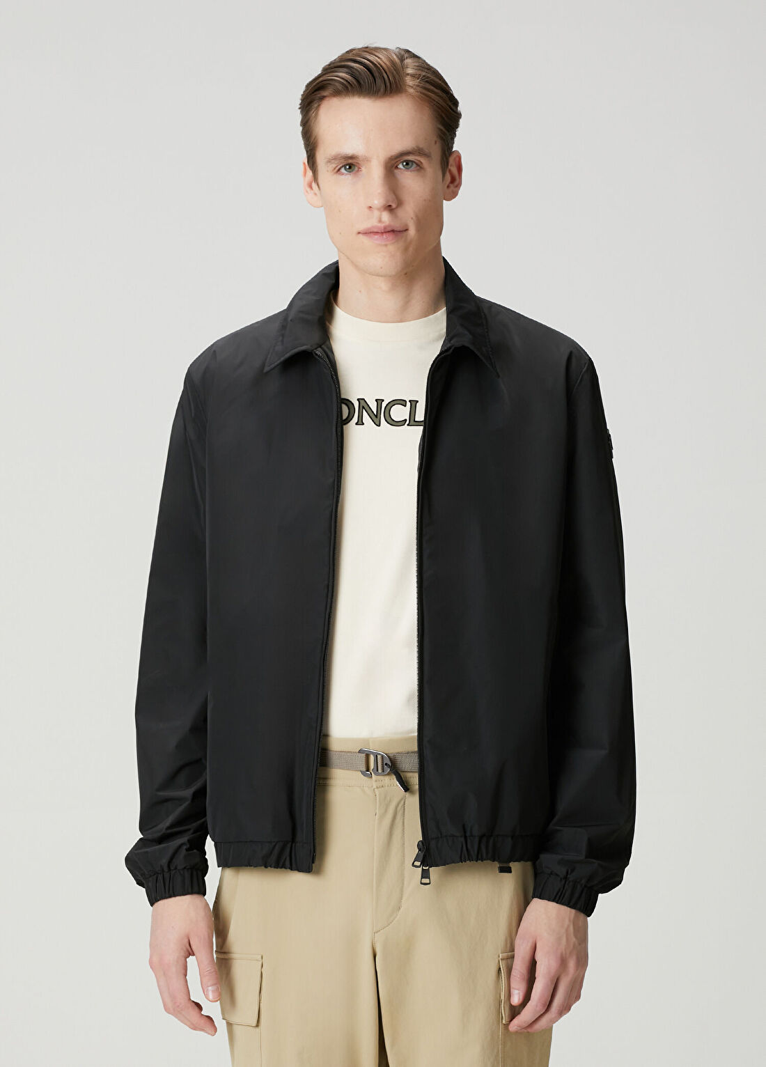 Moncler Siyah Kapüşonlu Mont