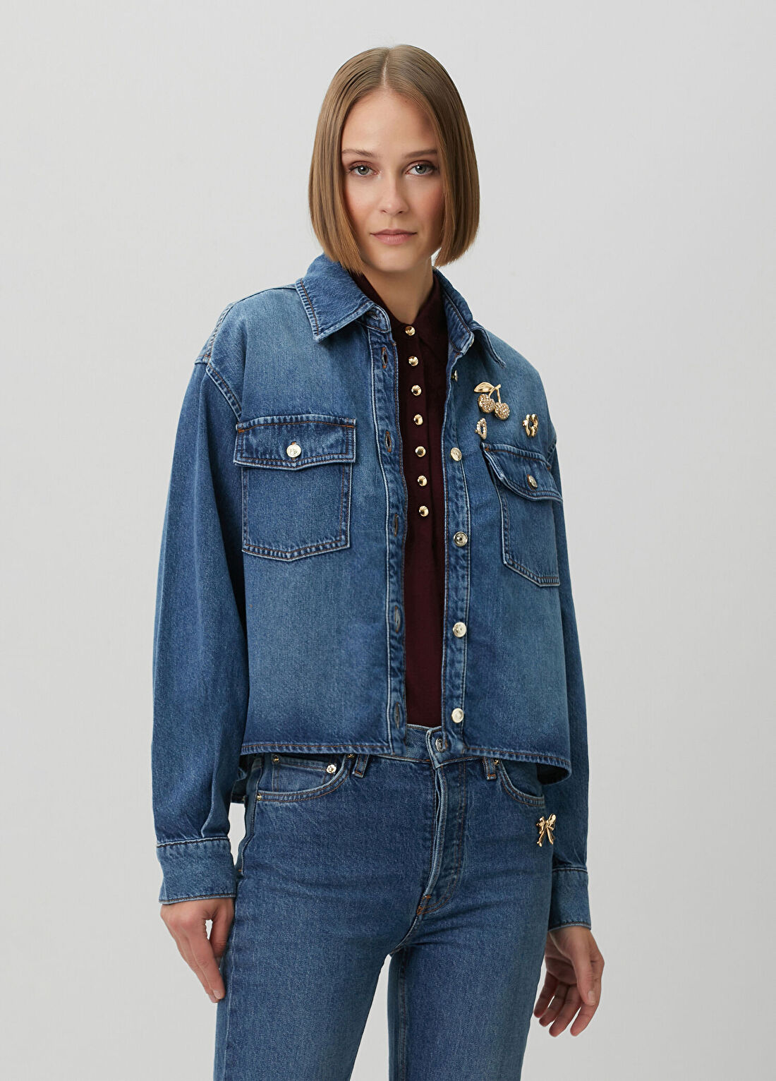 Maje Cakima Mavi Broş Detaylı Denim Gömlek