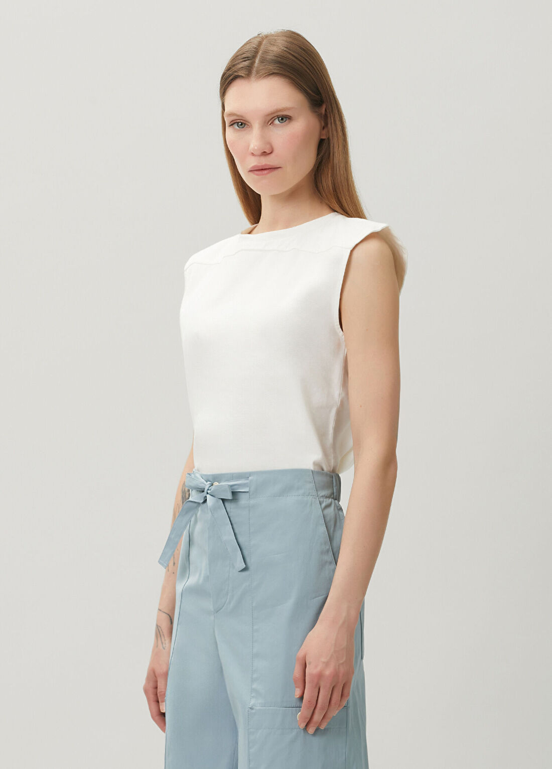 Jil Sander Beyaz Kesim Detaylı Bluz