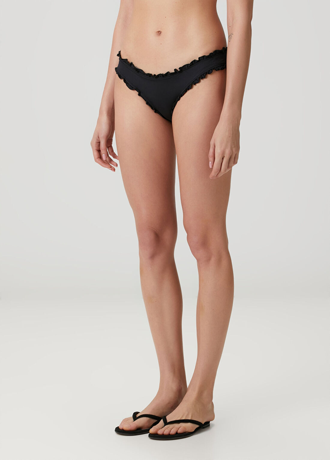 Frankie's Bikinis Charlotte Siyah Fırfırlı Bikini Altı görsel 3