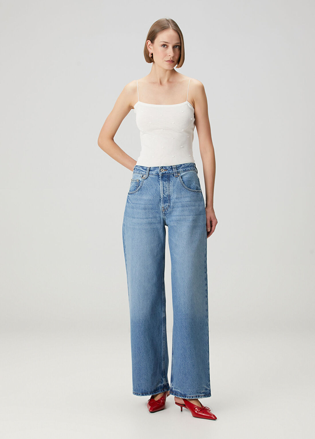 Jacquemus The Plumetis Beyaz Dökümlü Atlet görsel 2