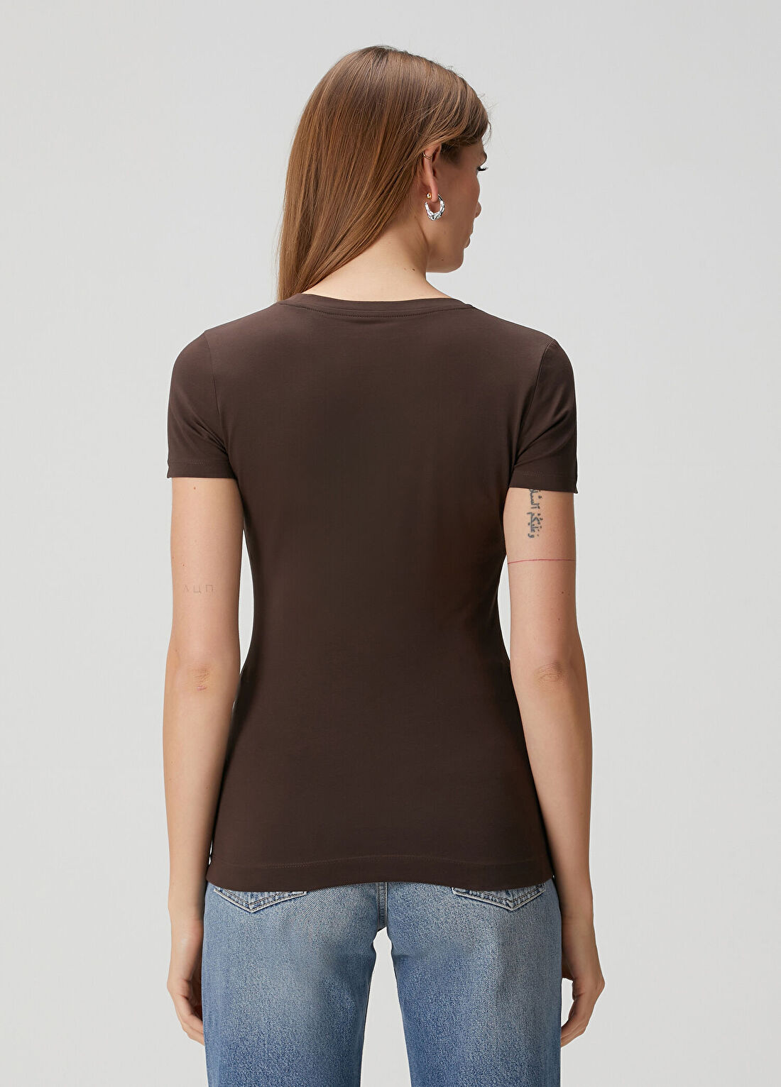 Guess Slim Fit Kahverengi İşlemeli Jersey T-shirt görsel 4