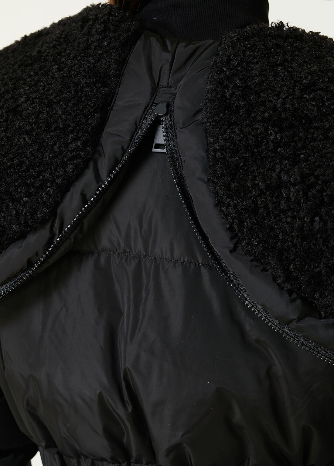 Moncler Khloe Siyah Kapüşonlu Puff Mont görsel 4