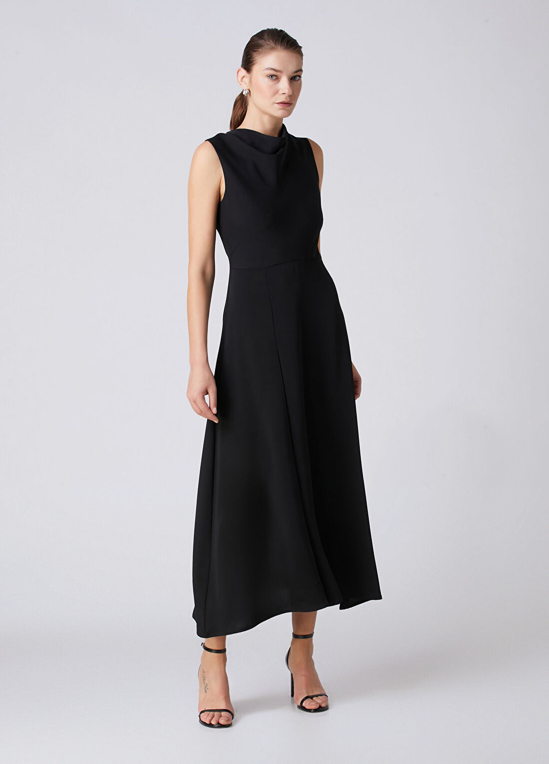 Beymen Collection Siyah Dökümlü Midi Elbise görsel 4