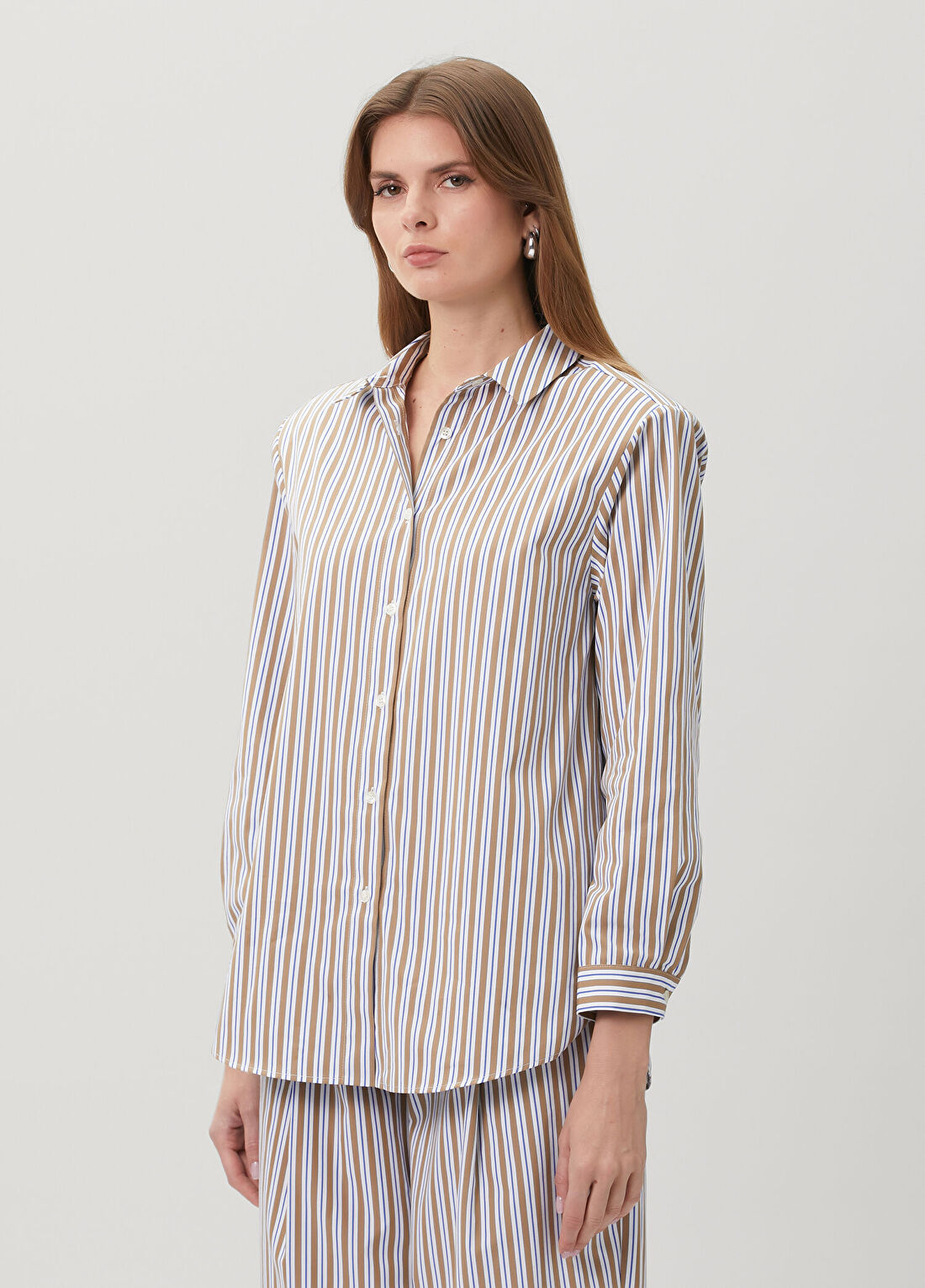Amour et Naturel Kahverengi Çizgili Vatkalı Oversize Poplin Gömlek görsel 3