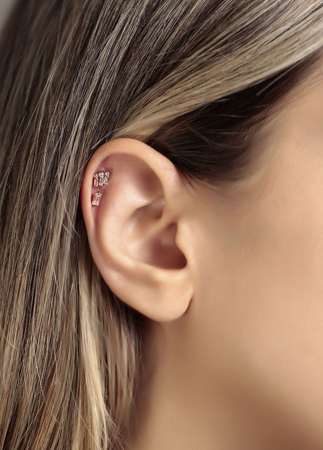 Safir Mücevher Glit Pırlanta Taşlı 14 Ayar Rose Gold Kadın Kıkırdak Küpe görsel 3
