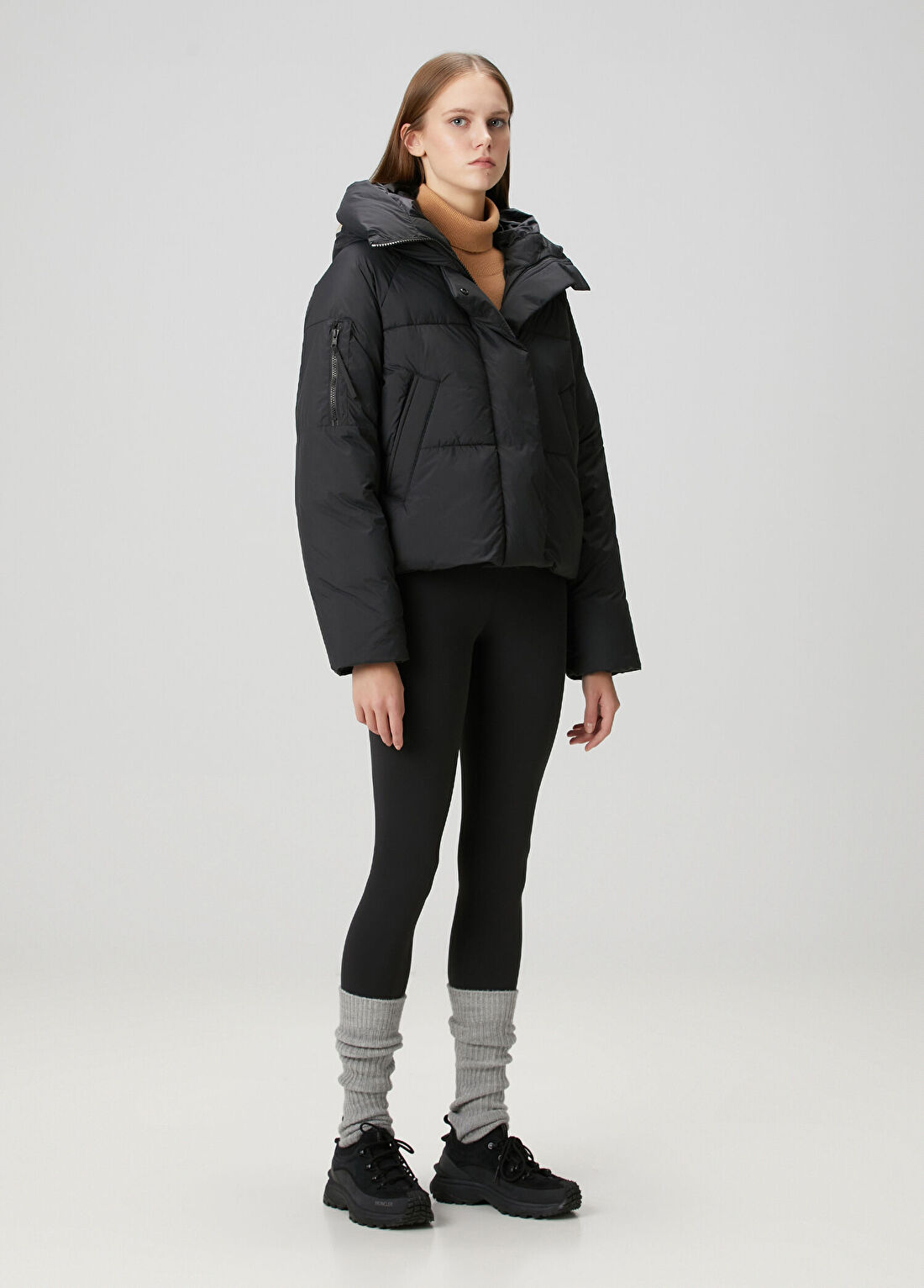 Canada Goose Chilliwack Siyah Kapüşonlu Puffer Mont görsel 2