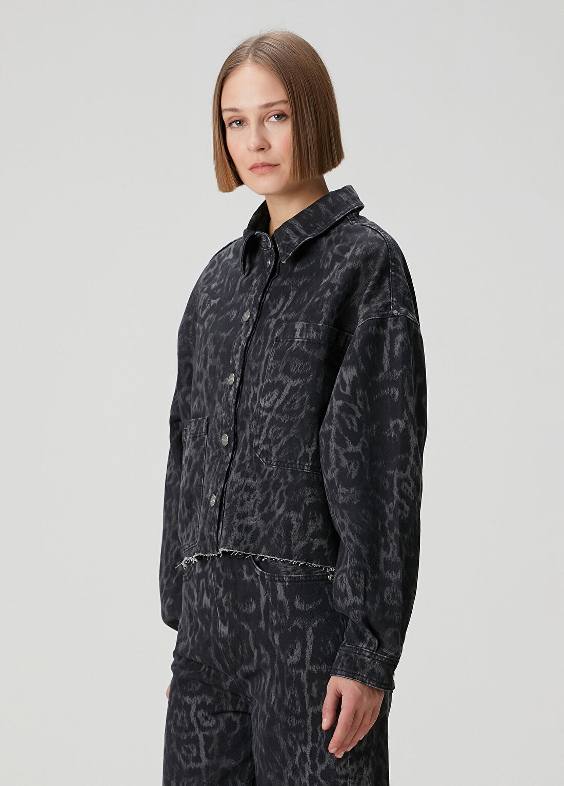 AllSaints Nicky Siyah Leopar Desenli Denim Ceket görsel 3