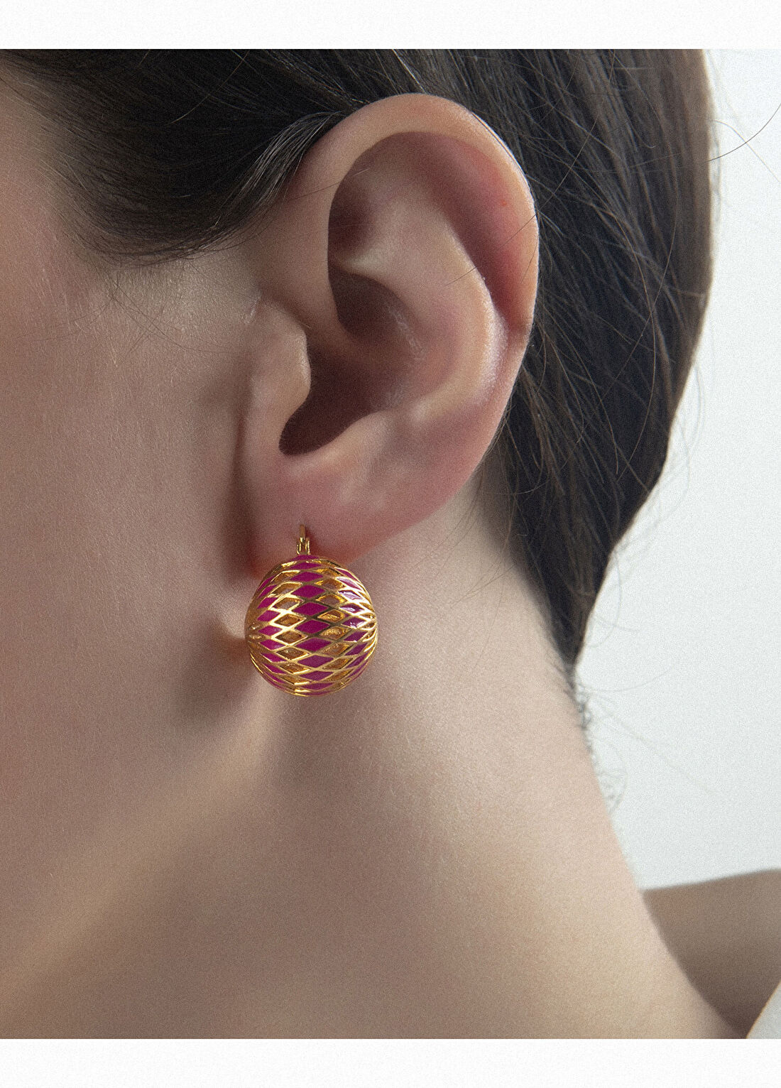 Milou Jewelry Basket Koyu Pembe Mineli 22 Ayar Altın Kaplama Kadın Küpe görsel 2