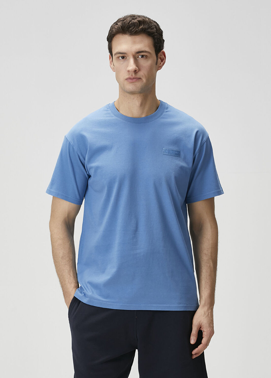 Givenchy Koyu Mavi Logo Patchli T-shirt