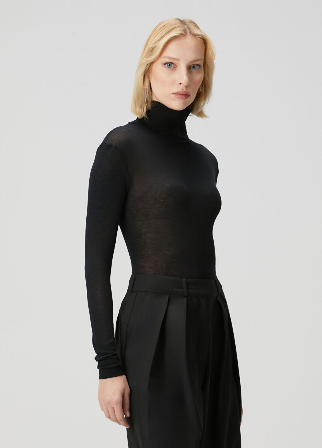 The Frankie Shop Evren Sheer Siyah Balıkçı Yaka Uzun Kol T-shirt