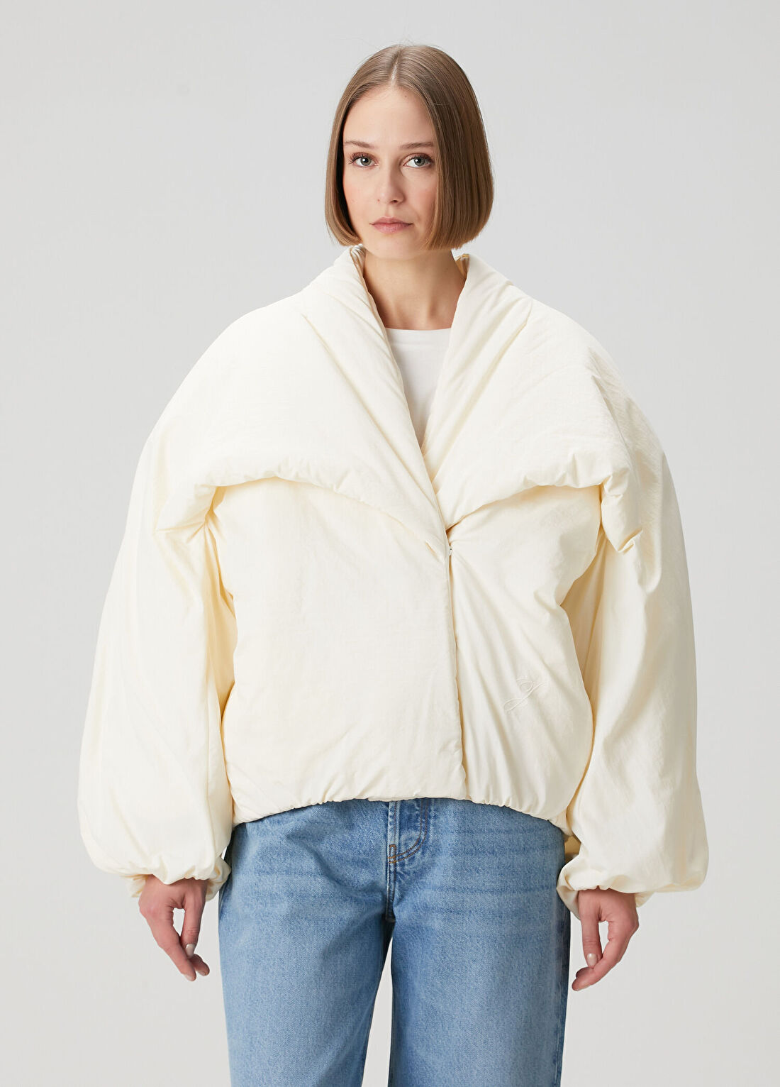 Jacquemus Le Chale Beyaz Bomber Mont görsel 3