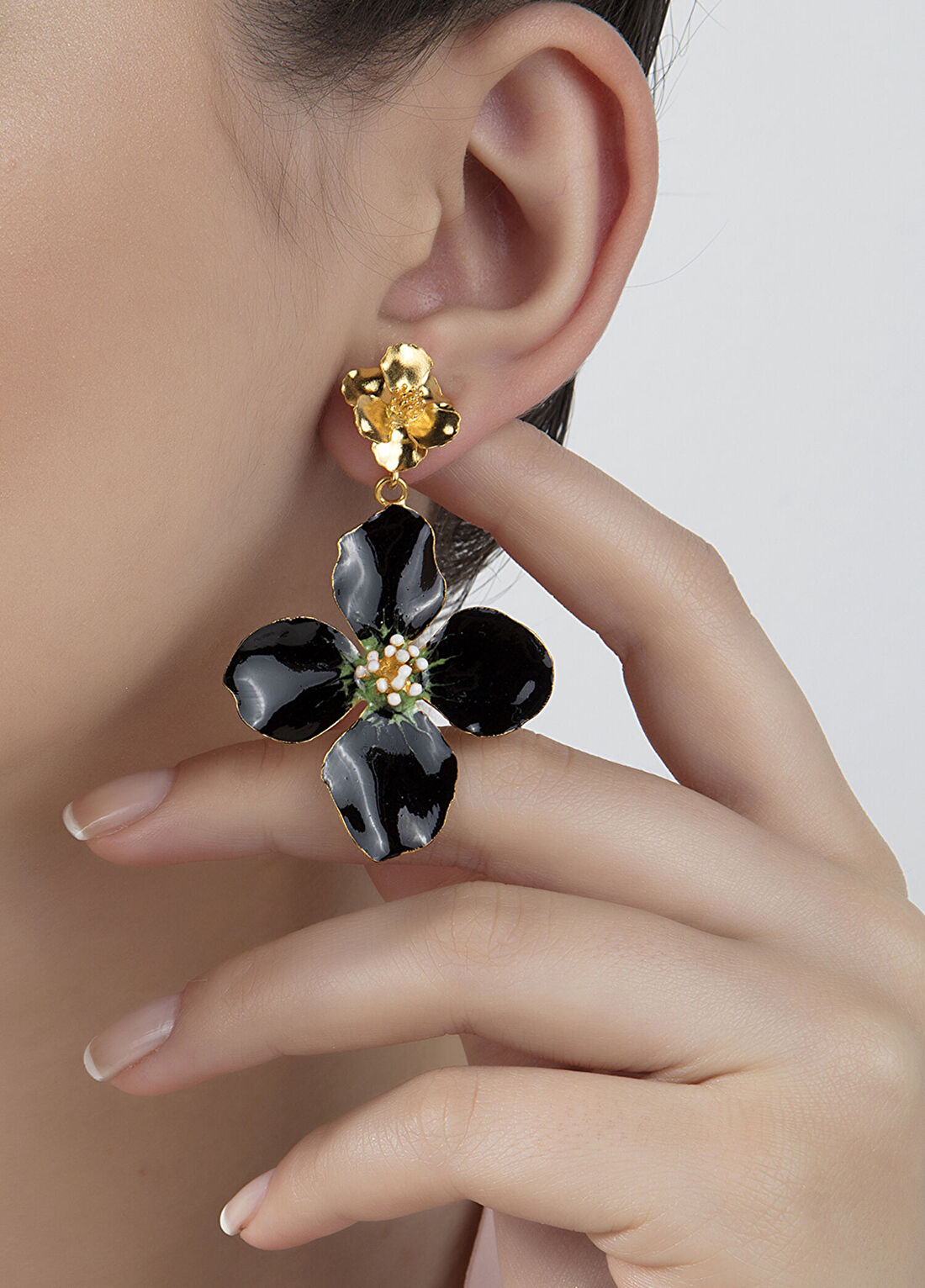 Milou Jewelry Clover Drop Siyah Çiçek 22 Ayar Altın Kaplama Kadın Küpe görsel 2
