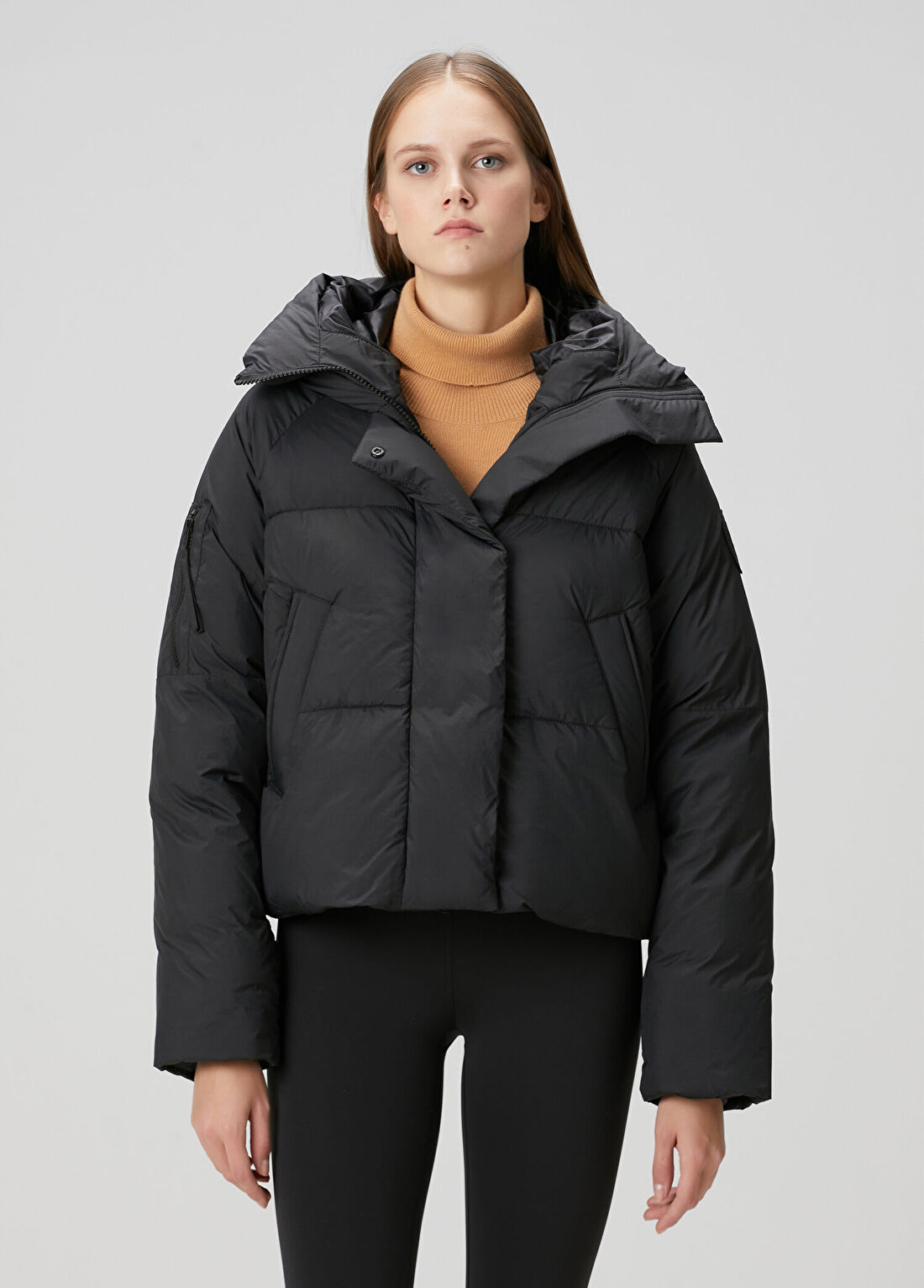 Canada Goose Chilliwack Siyah Kapüşonlu Puffer Mont
