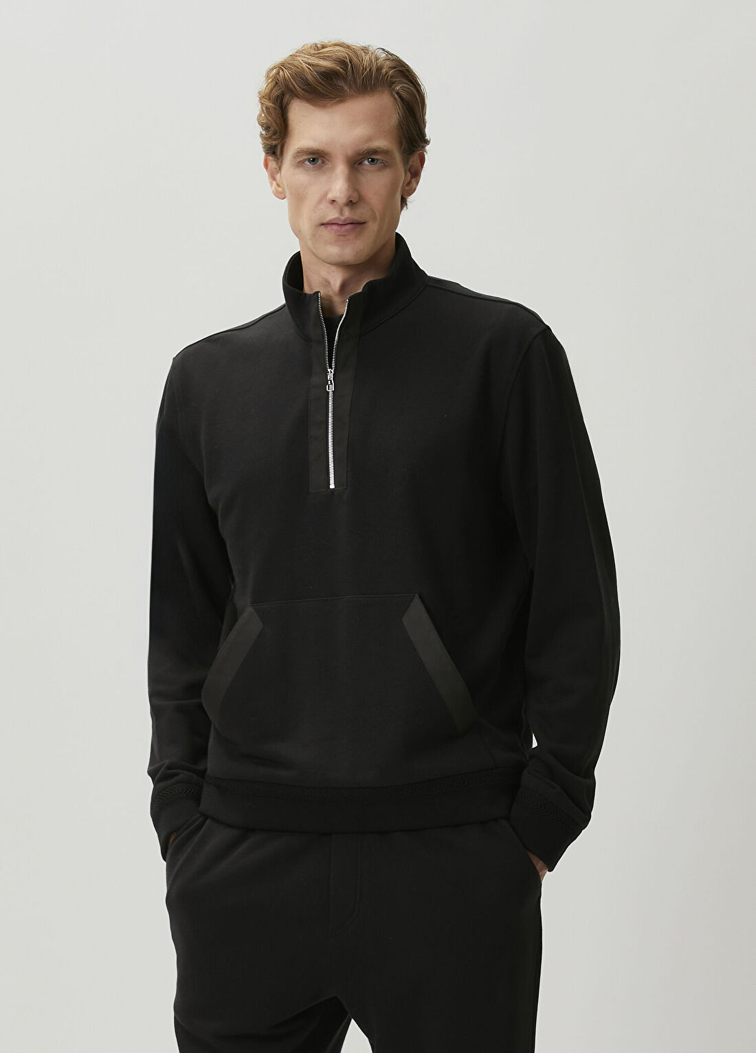 Brett Johnson Siyah Sweatshirt