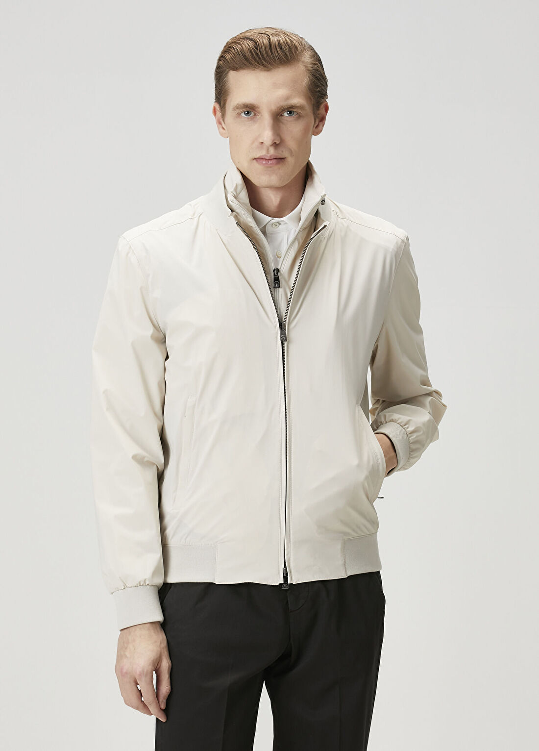 Corneliani Beyaz Kapüşonlu Mont