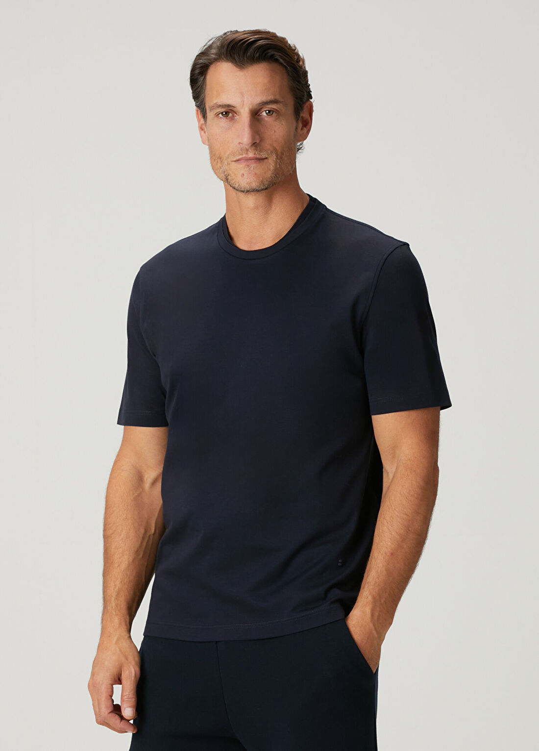 Brett Johnson Lacivert Basic T-shirt