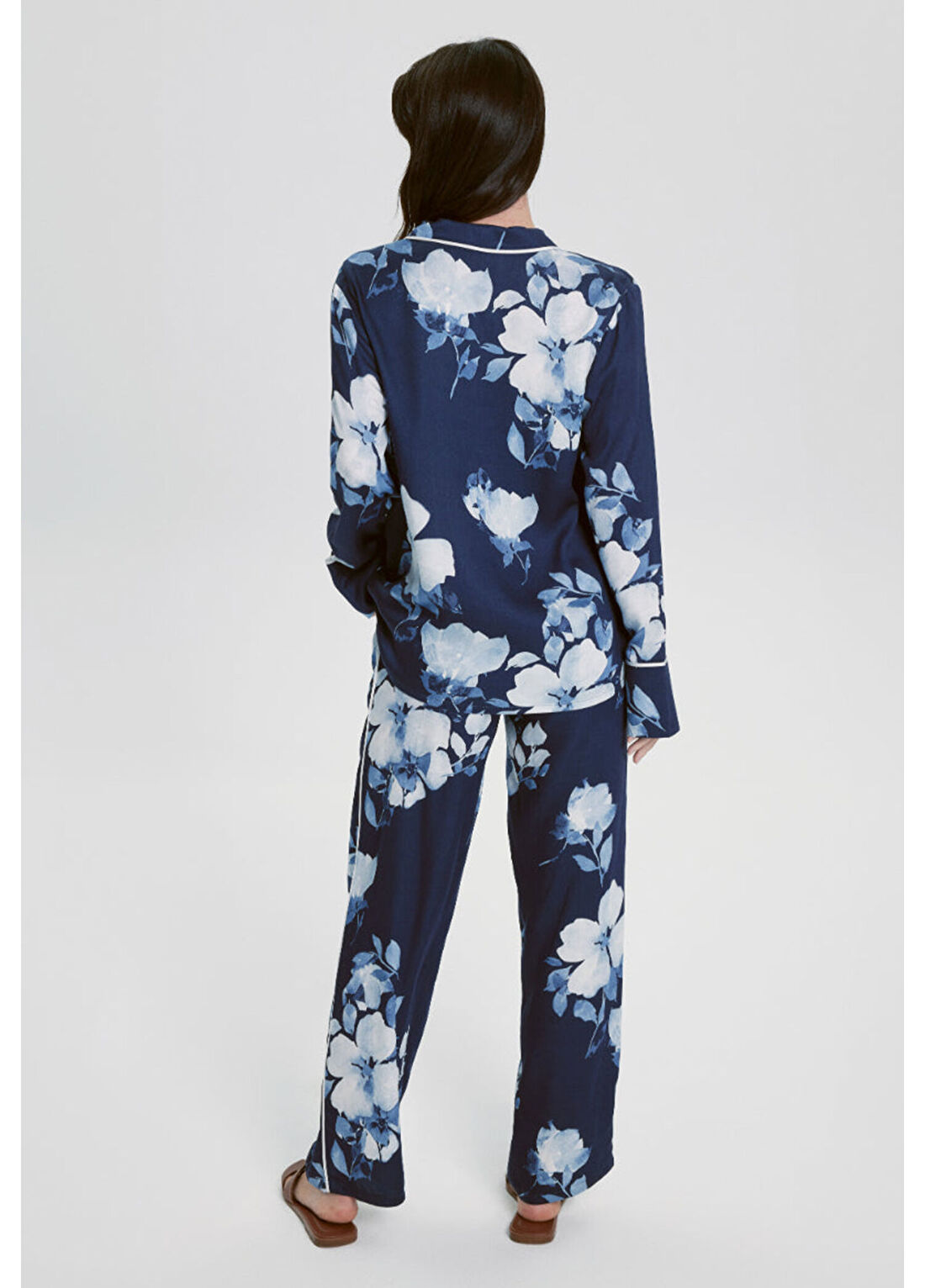 House of Silk Lavinia Çiçek Desenli Lacivert Viskon Kadın Pijama Takımı görsel 4