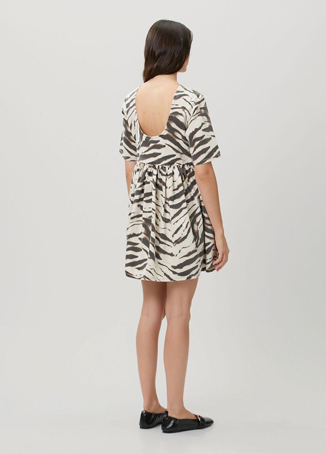 Ganni Zebra Desenli Mini Elbise görsel 4