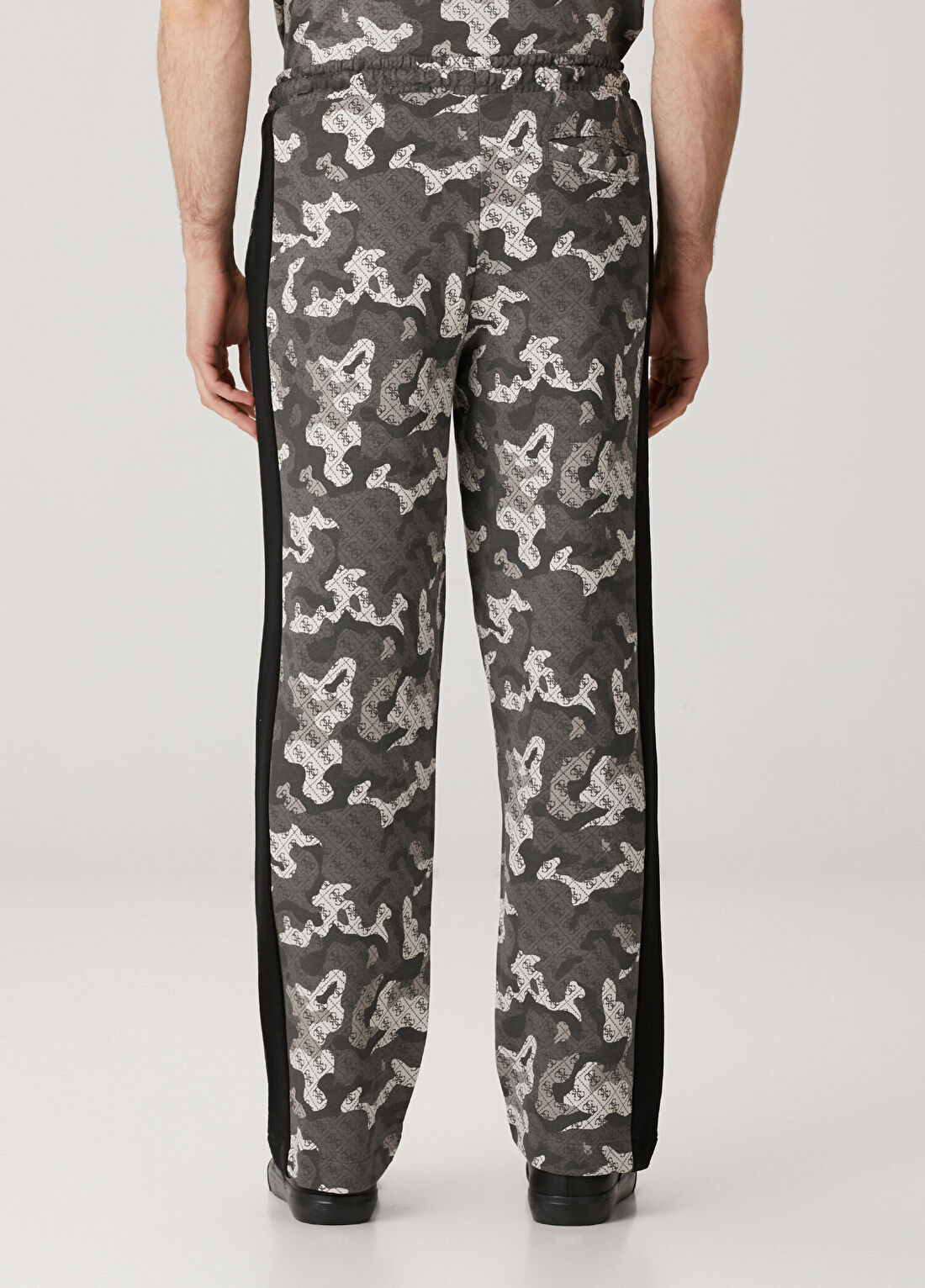 Guess Gri Kamuflaj Desenli Logolu Eşofman Altı görsel 3