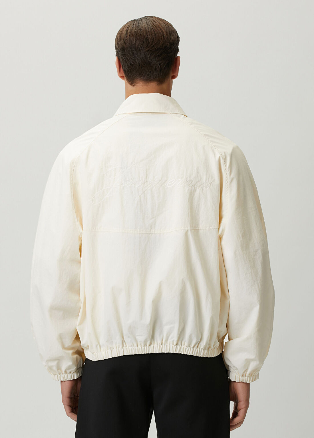 Jacquemus Beyaz Logo Nakışlı Yağmurluk görsel 3