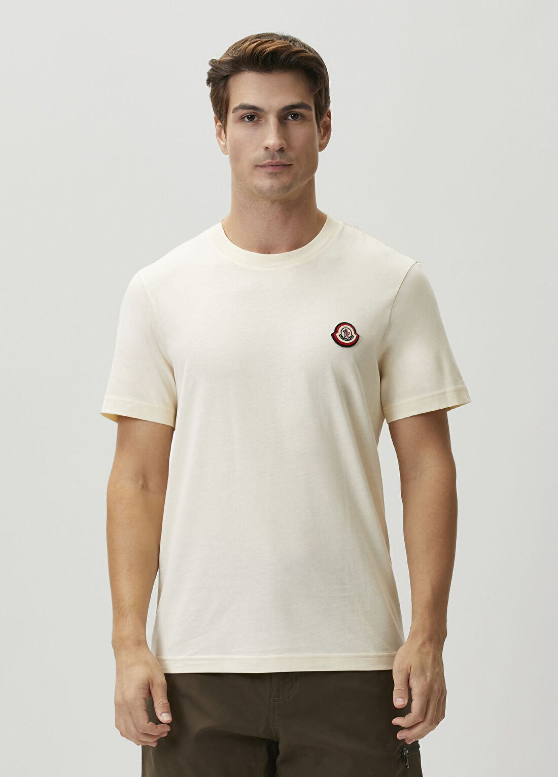 Moncler Kırık Beyaz Logo Patchli T-shirt