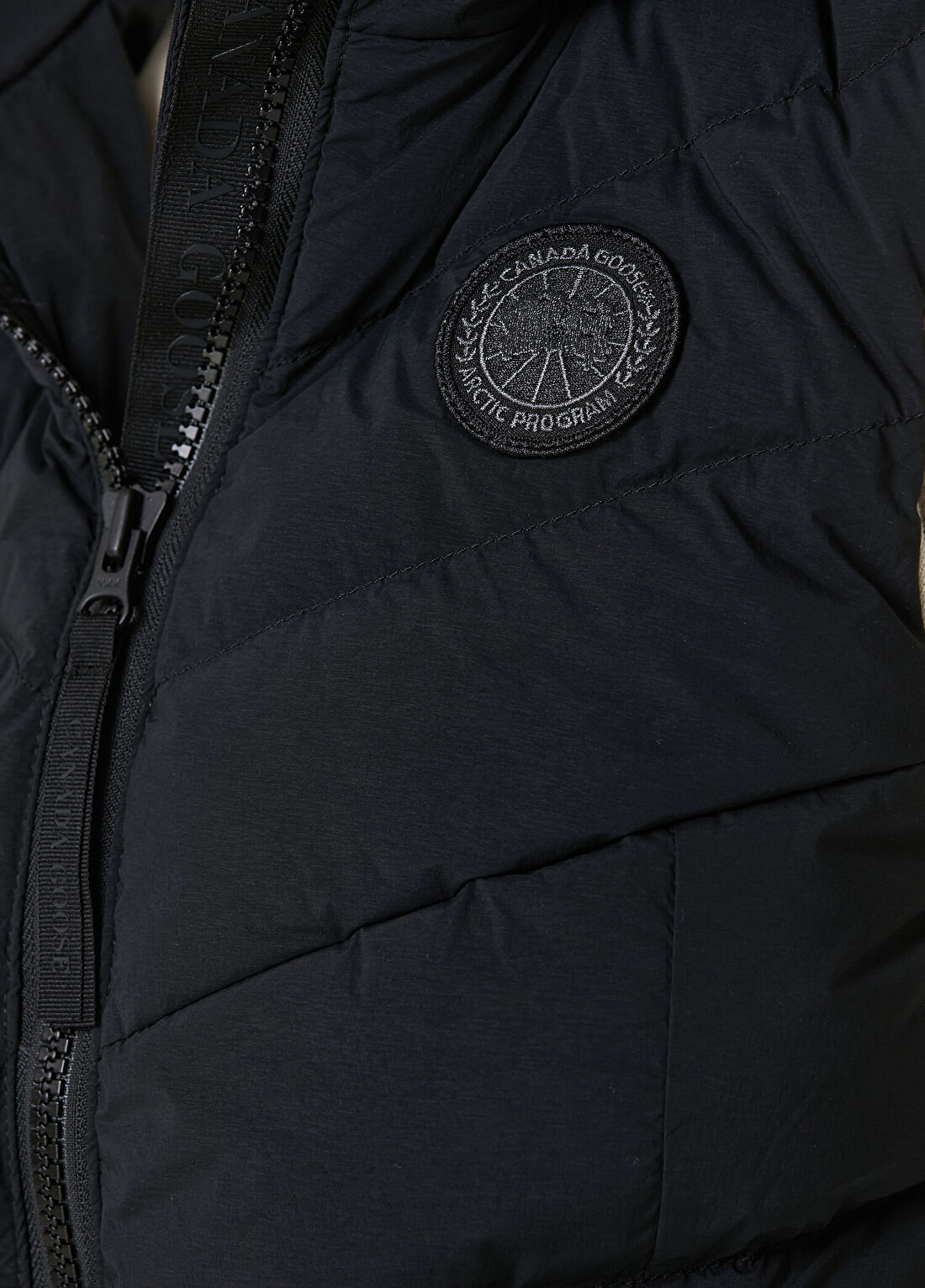 Canada Goose Clair Siyah Kapitoneli Yelek görsel 4