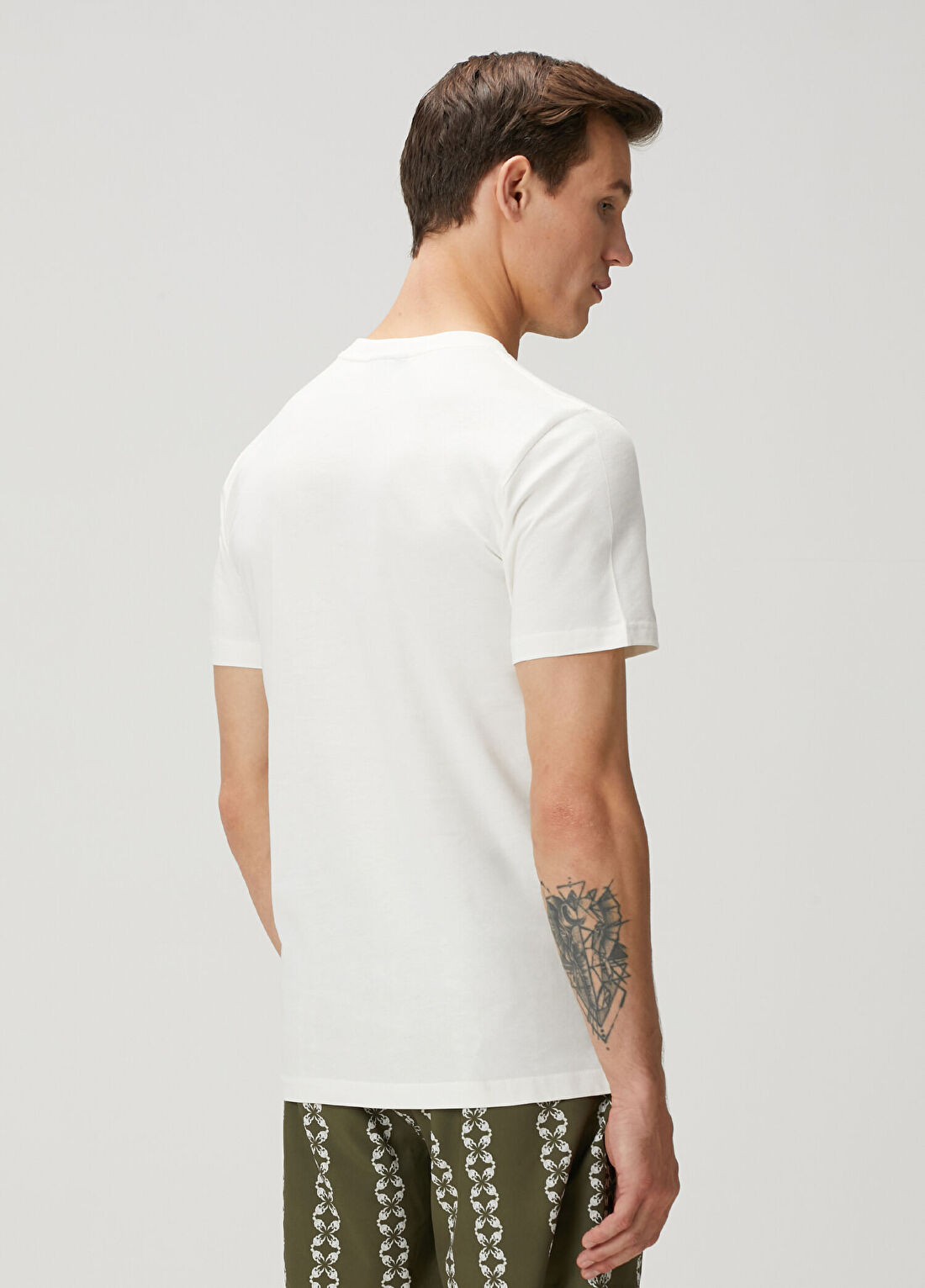 Bernotti Krem Grafik Baskılı Basic T-shirt görsel 4