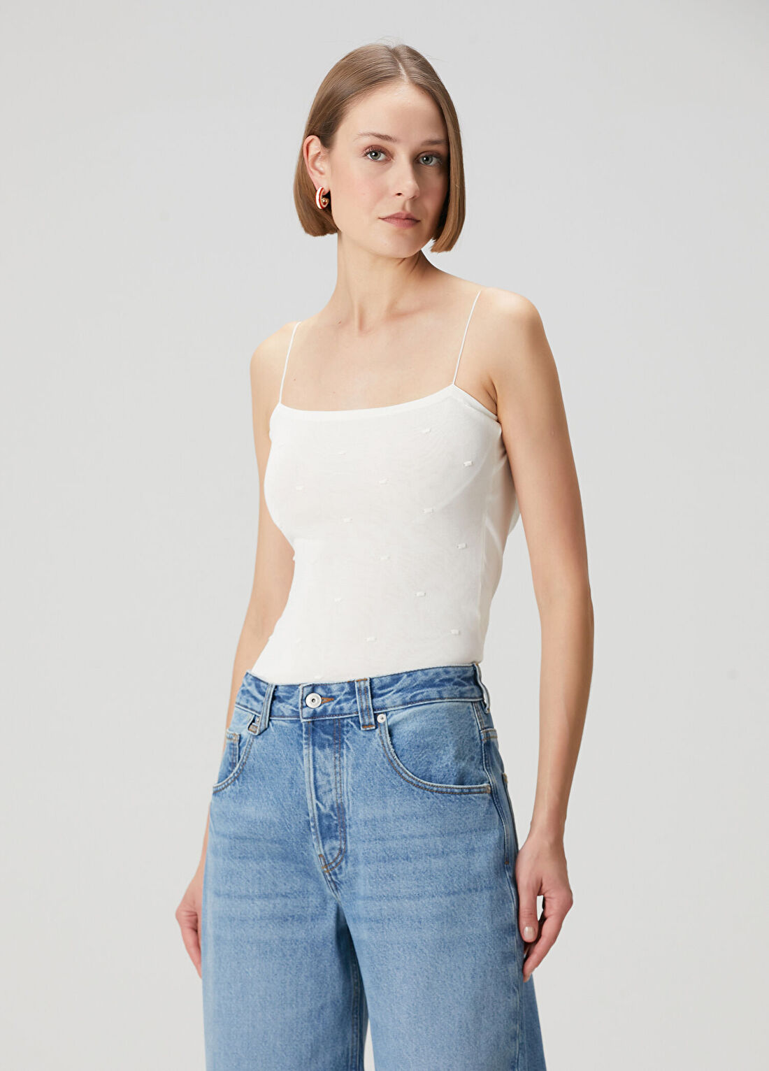 Jacquemus The Plumetis Beyaz Dökümlü Atlet görsel 3