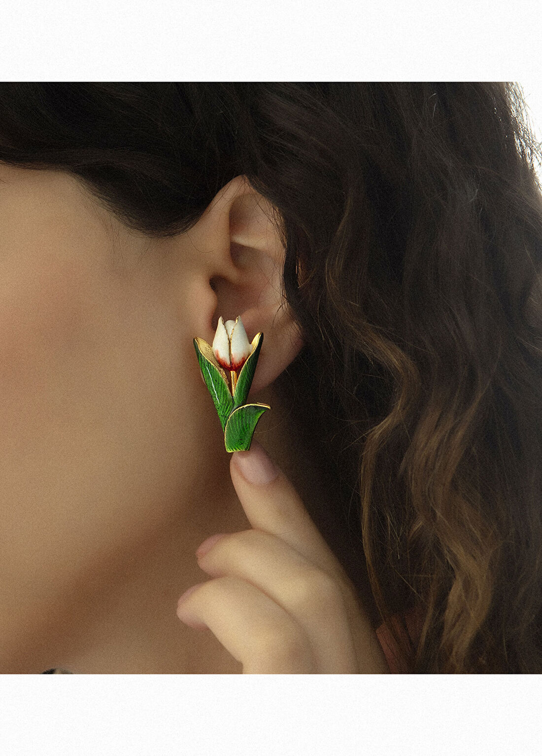Milou Jewelry Tulip Beyaz Mineli 22 Ayar Altın Kaplama Kadın Küpe görsel 2