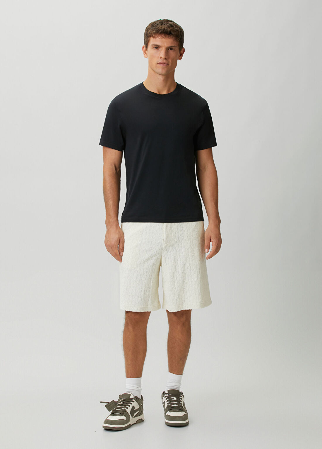 Off-White Beyaz Logo Jakarlı Bermuda