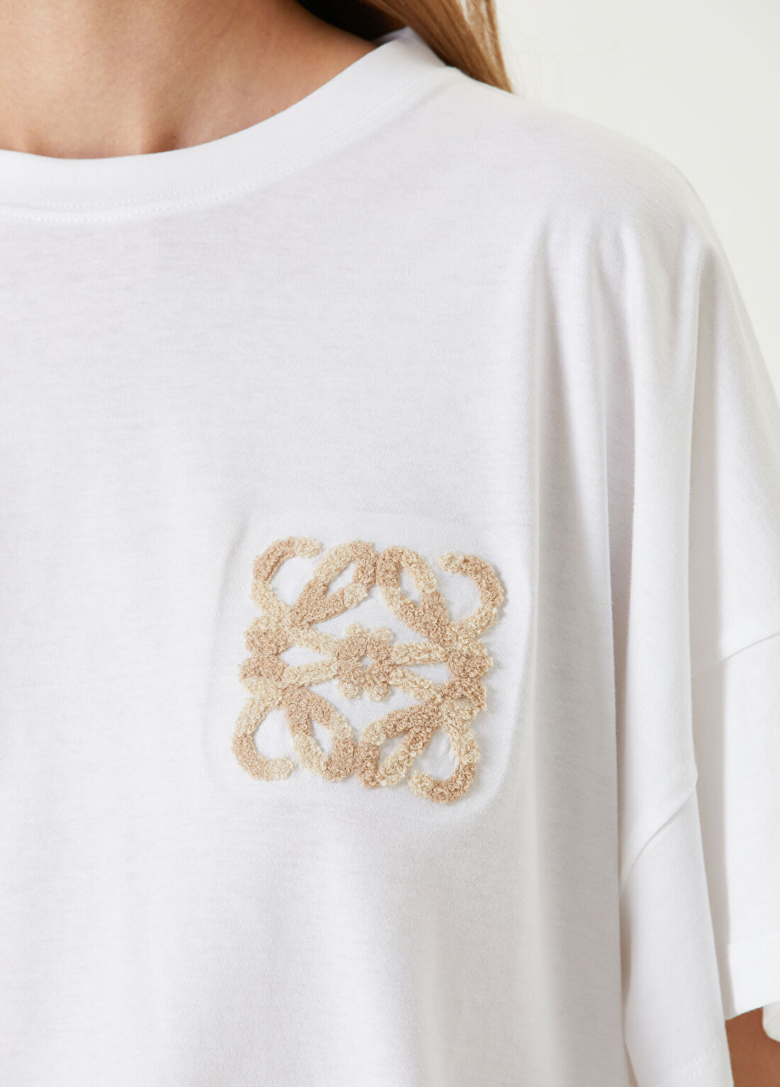 Loewe x Paula's Ibiza Beyaz Logo Nakışlı T-shirt görsel 4