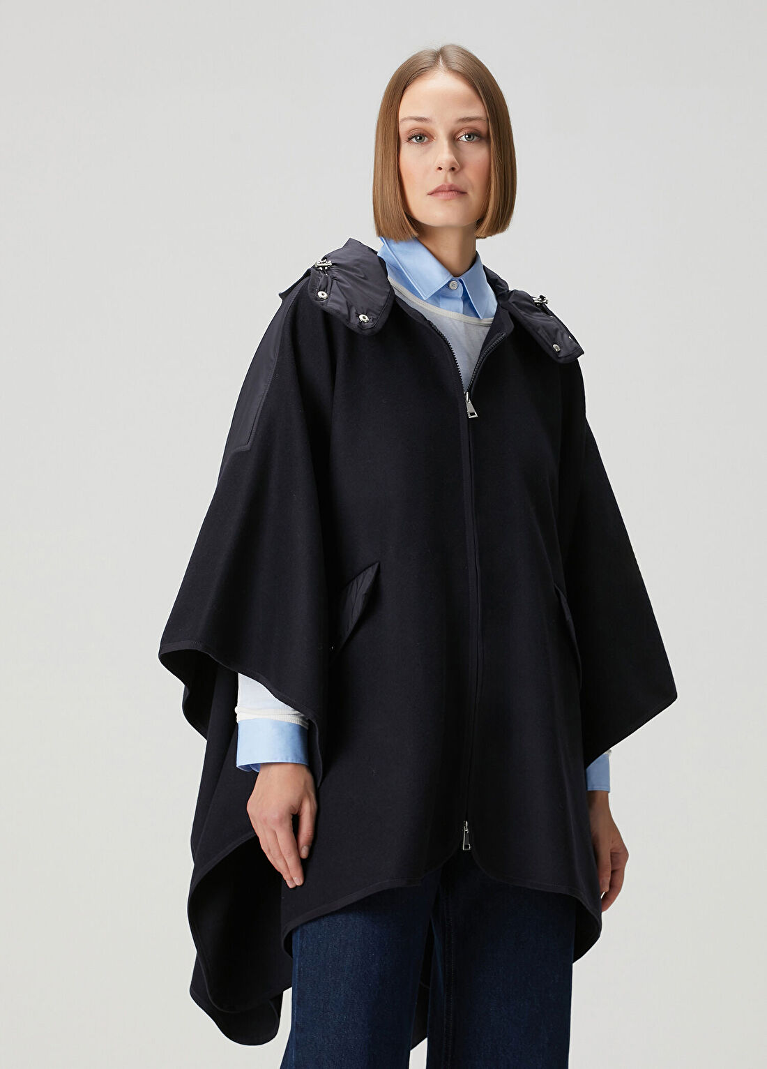Moncler Lacivert Kapüşonlu Pelerin görsel 3