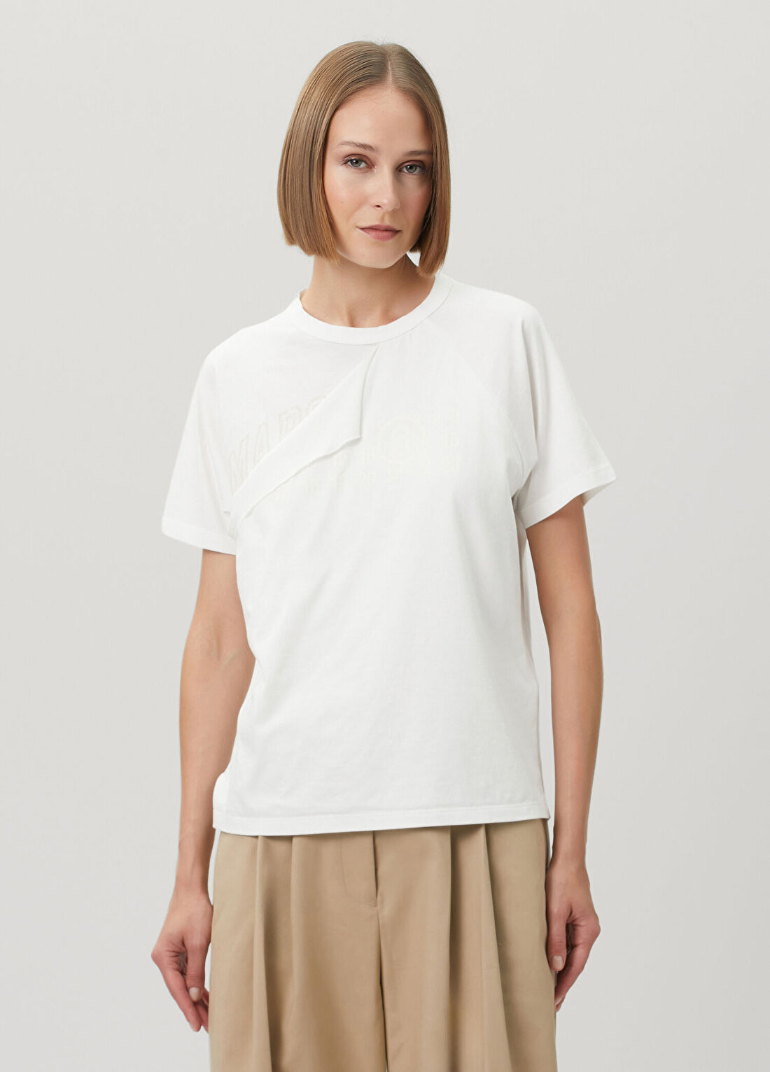 MM6 Maison Margiela Kırık Beyaz Drapeli T-shirt görsel 3