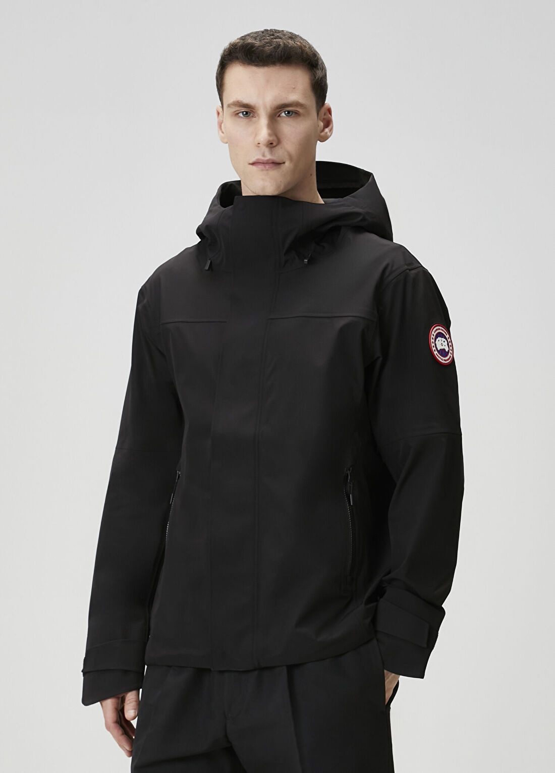 Canada Goose Siyah Kapüşonlu Yağmurluk görsel 3