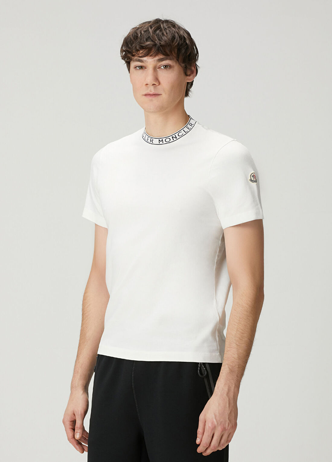 Moncler Beyaz Yakası Logo Jakarlı T-shirt görsel 3