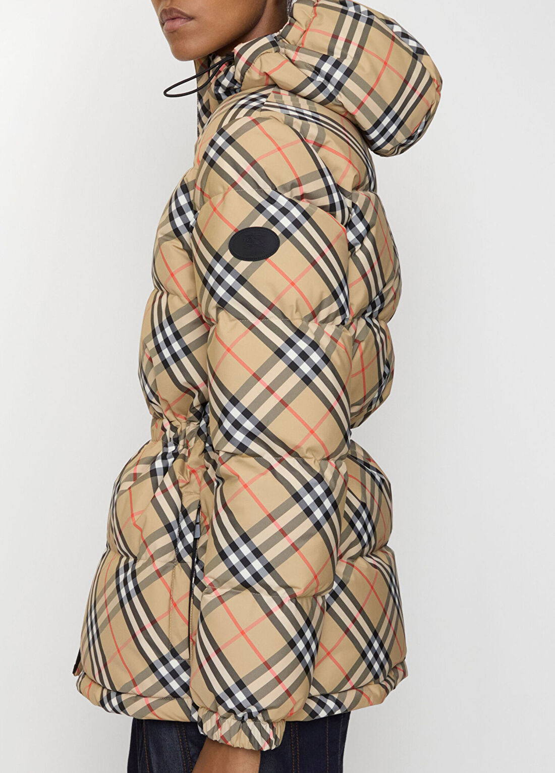 Burberry Keswick Bej Ekose Desenli Kapüşonlu Kadın Şişme Mont görsel 4